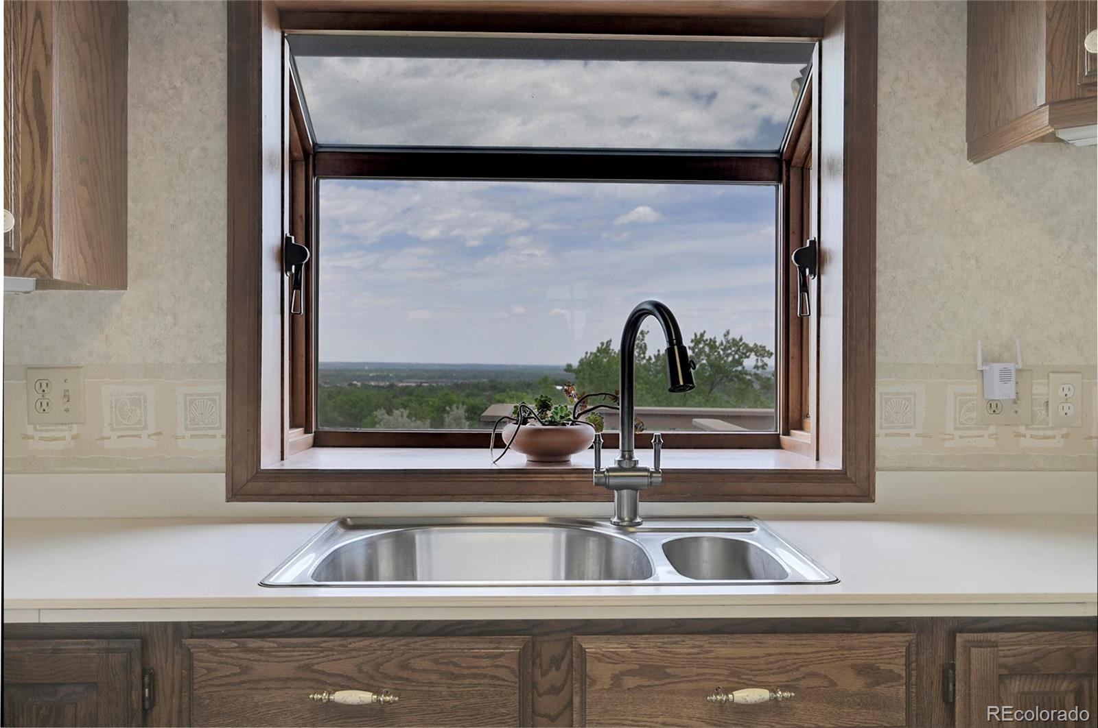 12377 West Louisiana Avenue Lakewood, CO 80228 - Photo 10 of 50 a sink and a window
