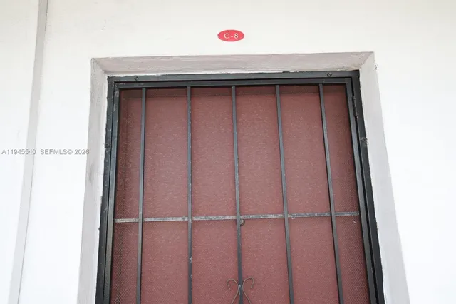 $1,800 | 6270 West Flagler Street, Unit C8, Miami, FL 33144