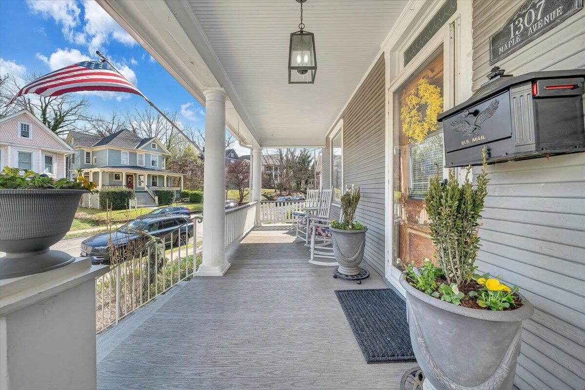 1307 Maple Avenue Southwest Roanoke, VA 24016 - Photo 4 of 53 03-MIB08841