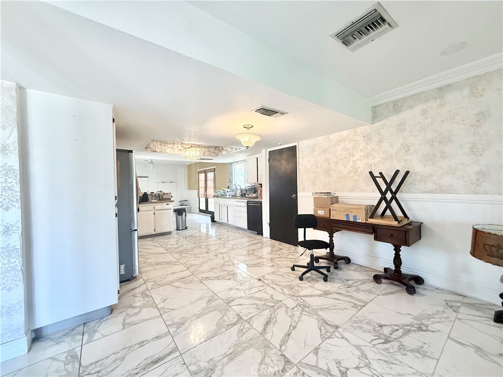 135 South Broadway Street Ridgecrest, CA 93555 - Photo 8 of 46