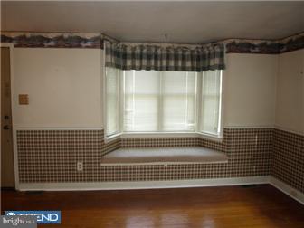 16 Center Street Delran, NJ 08075 - Photo 4 of 12 Living Room