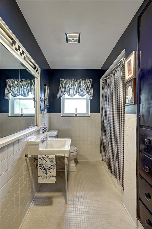 205 Quaker Road Sewickley, PA 15143 - Photo 11 of 18 Additional bathroom storage in the built in drawers