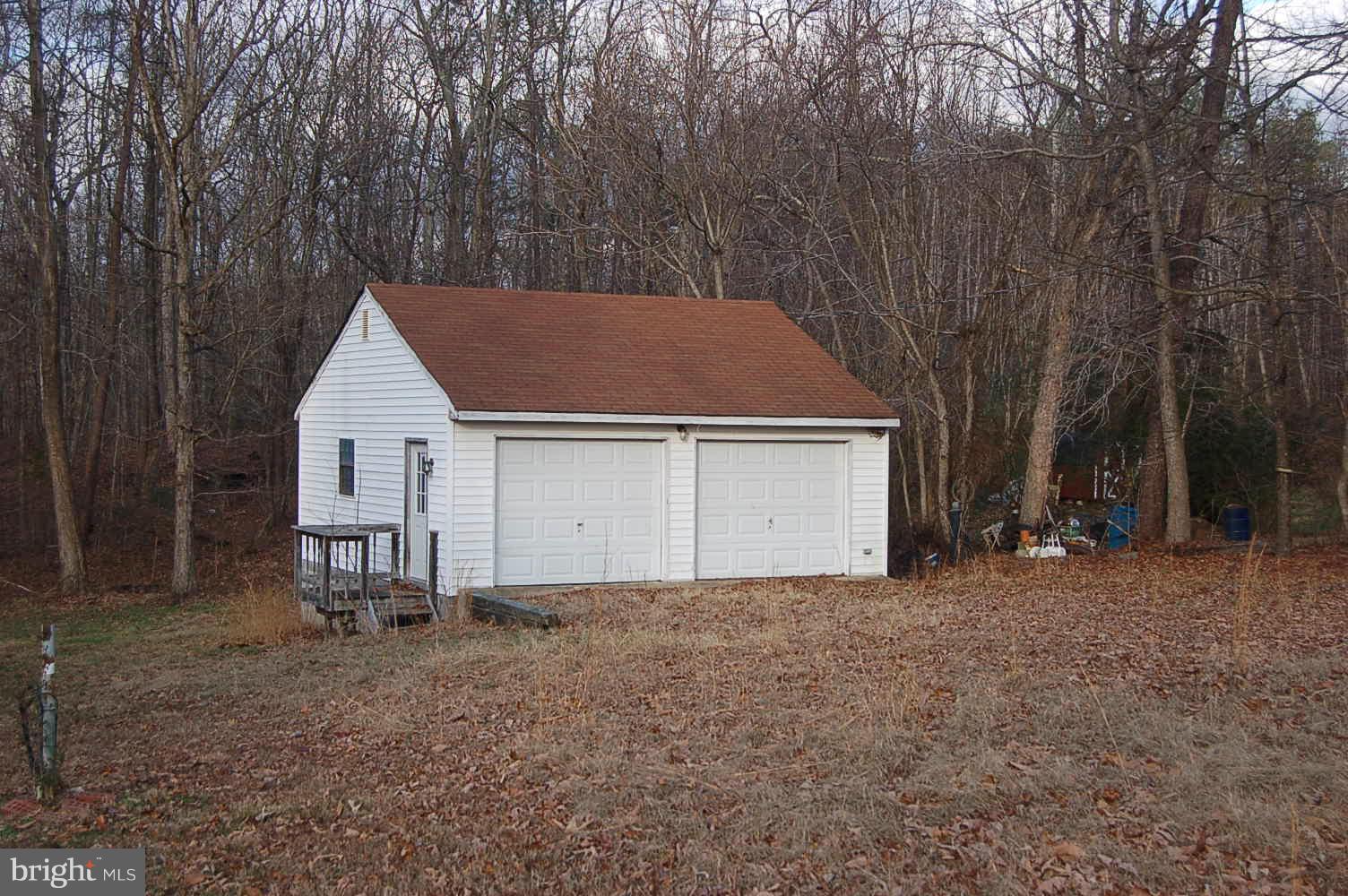 1277 School Bus Road Louisa, VA 23093 - Photo 2 of 10 Garage