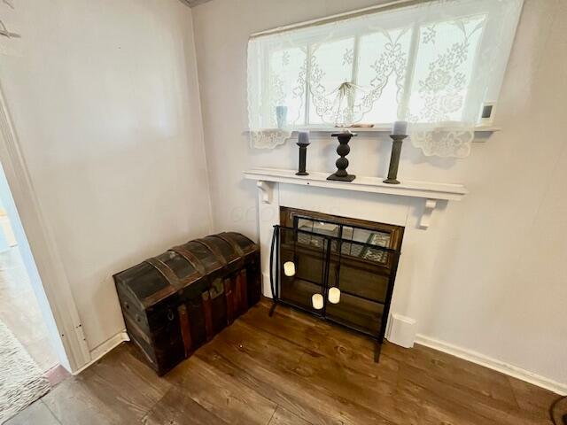 32 2nd Street Lancaster, OH 43130 - Photo 6 of 23 Decorative Fireplace