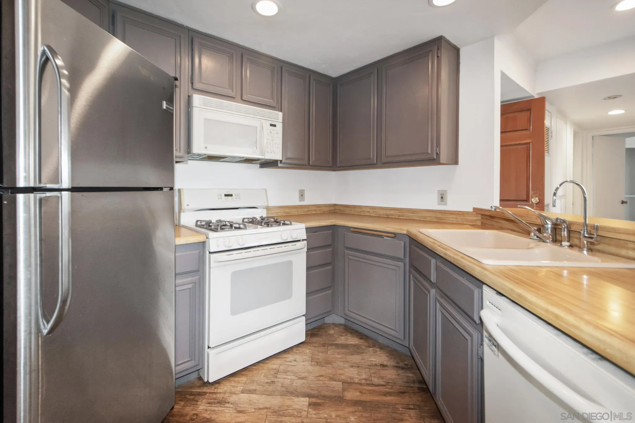 2976 Anawood Way Spring Valley, CA 91978 - Photo 5 of 39