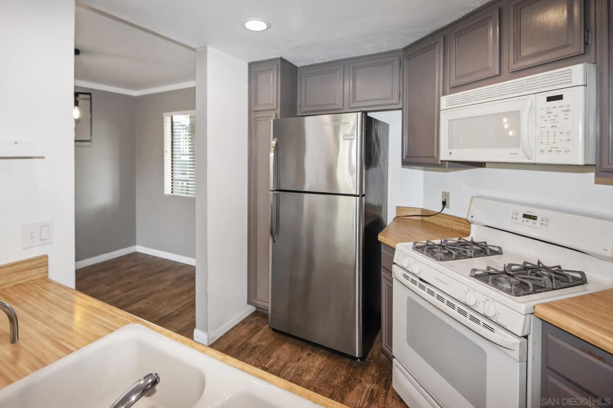 2976 Anawood Way Spring Valley, CA 91978 - Photo 6 of 39