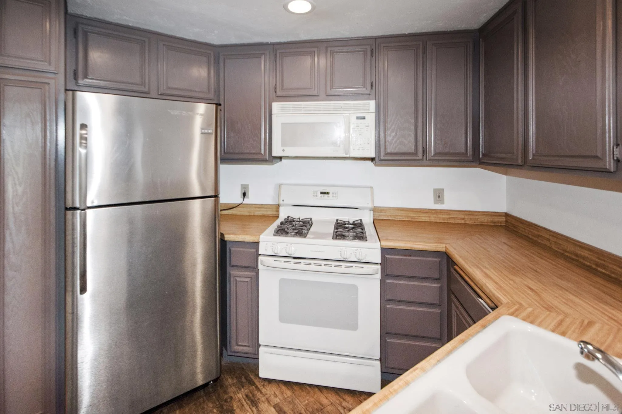 2976 Anawood Way Spring Valley, CA 91978 - Photo 7 of 39