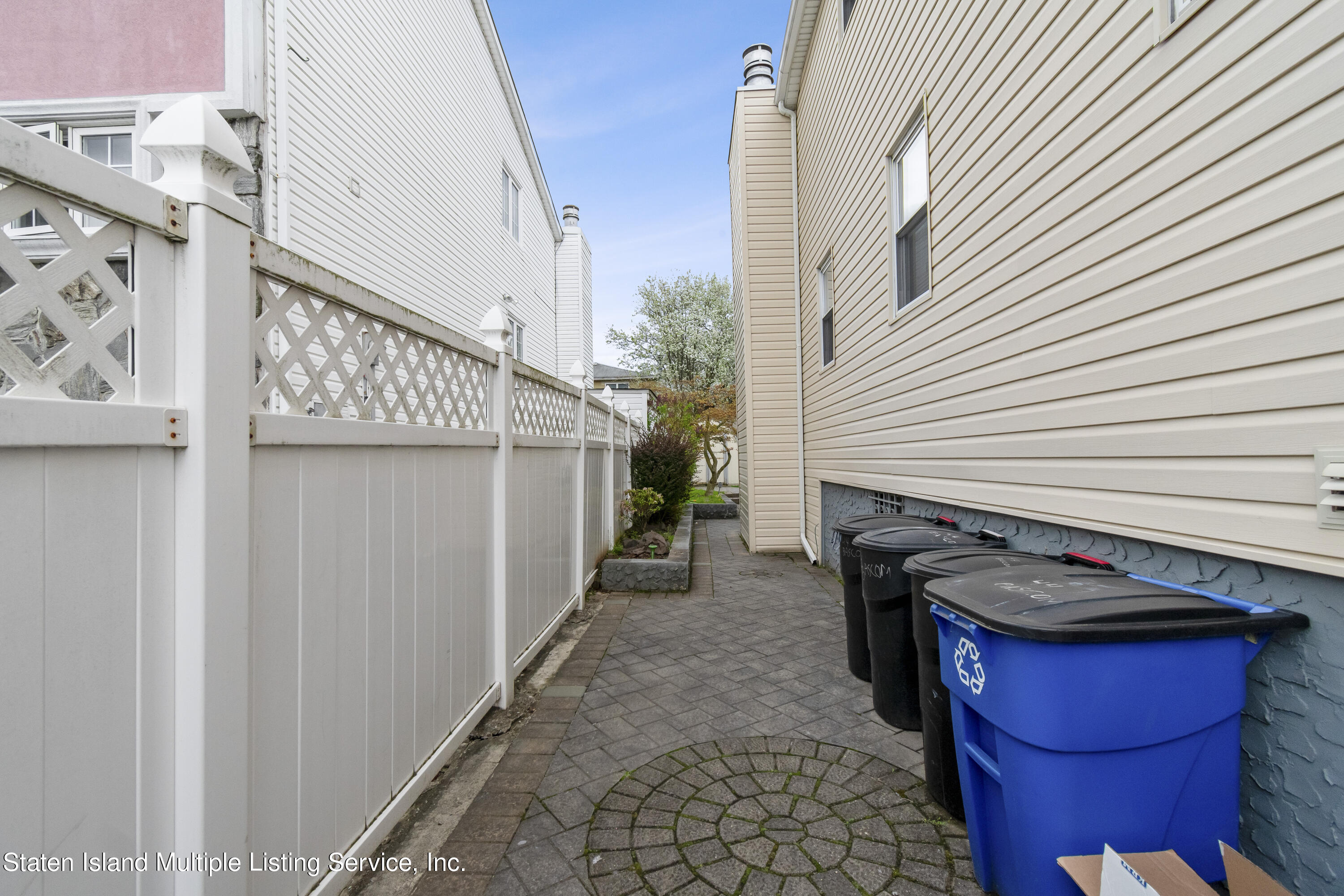 44 Bascom Place Staten Island, NY 10314 - Photo 5 of 26 DSC_6168