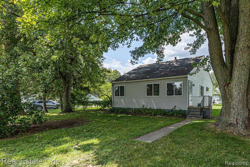 14672 Inkster Road Romulus, MI 48174 - Photo 1 of 20