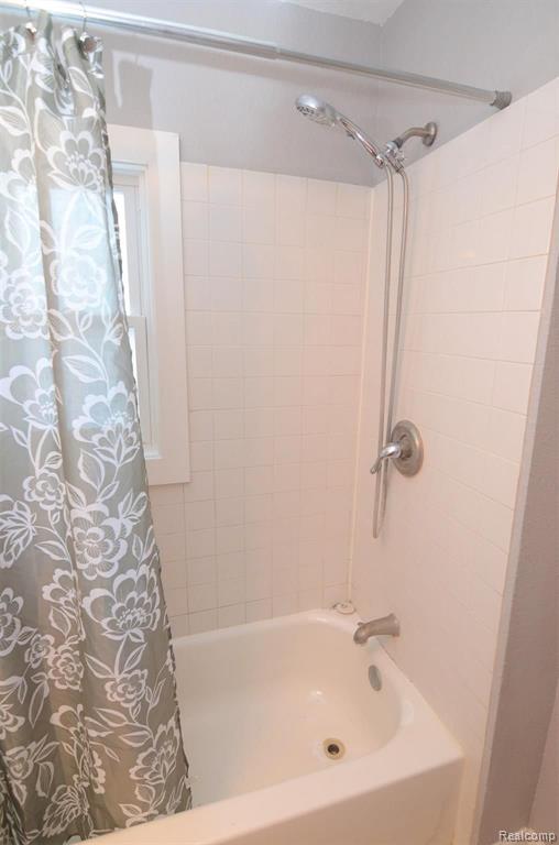 5330 Hillcrest Road Clarkston, MI 48346 - Photo 9 of 18