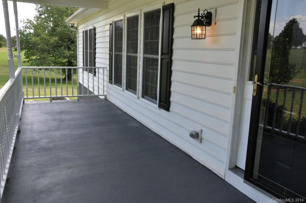 1060 Wiggins Road Clover, SC 29710 - Photo 2 of 21