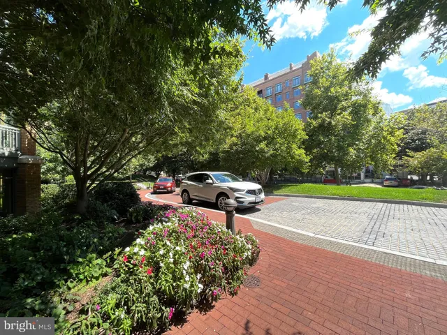 $6,995 | 2425 L Street Northwest, Unit 215, Washington, DC 20037