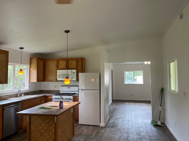 14-3417 Molokai Road Pahoa, HI 96778 - Photo 4 of 11 a kitchen with refrigerator and window