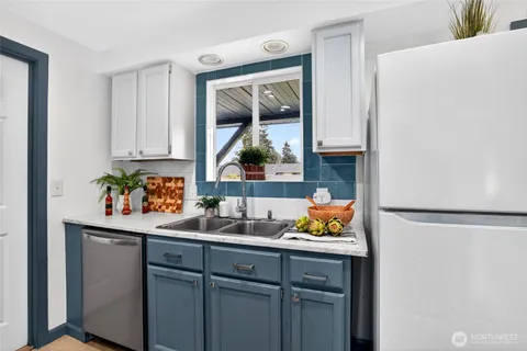 $585,000 | 24911 38th Avenue South, Kent, WA 98032