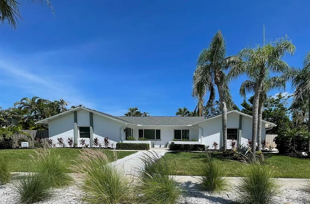 691 Russell Street Longboat Key, FL 34228 - Photo 1 of 38