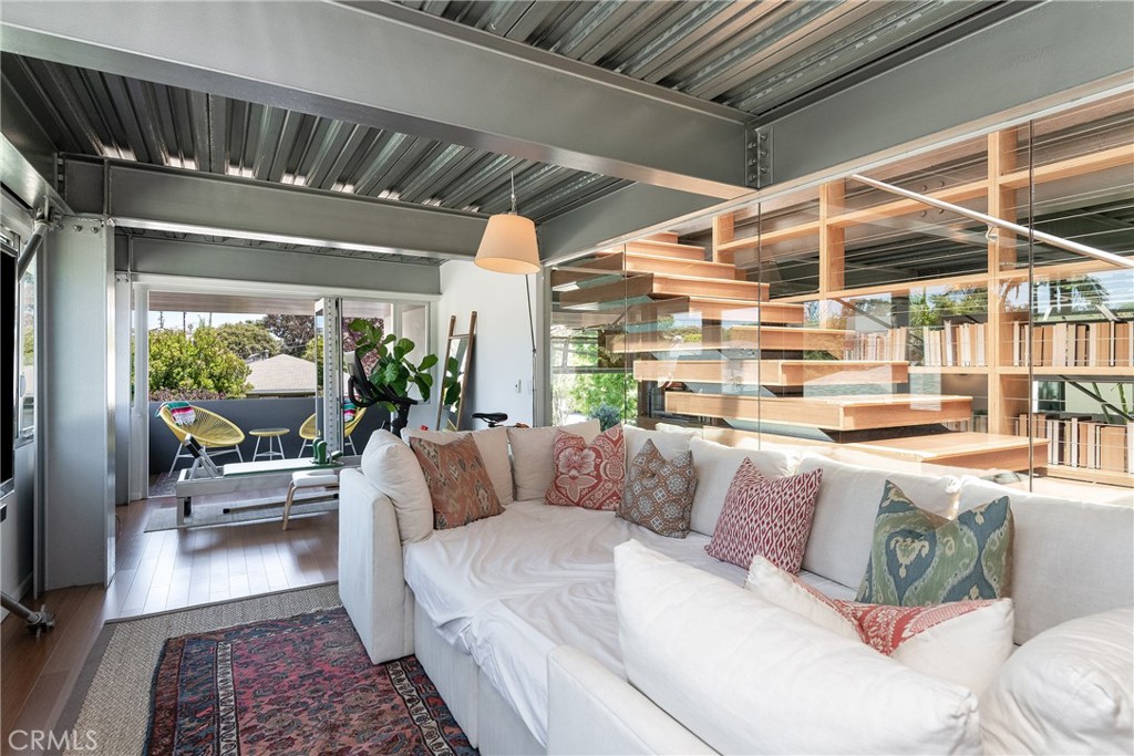 1149 Pine Avenue Manhattan Beach, CA 90266 - Photo 22 of 43 a living room with furniture and a potted plant