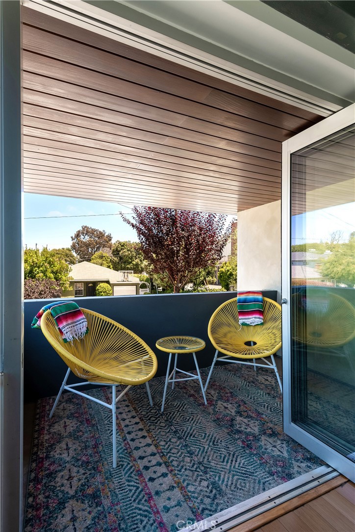 1149 Pine Avenue Manhattan Beach, CA 90266 - Photo 24 of 43 a couple of chairs that are sitting in a backyard