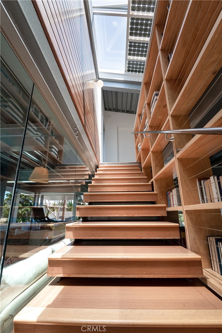 1149 Pine Avenue Manhattan Beach, CA 90266 - Photo 27 of 43 a view of entryway