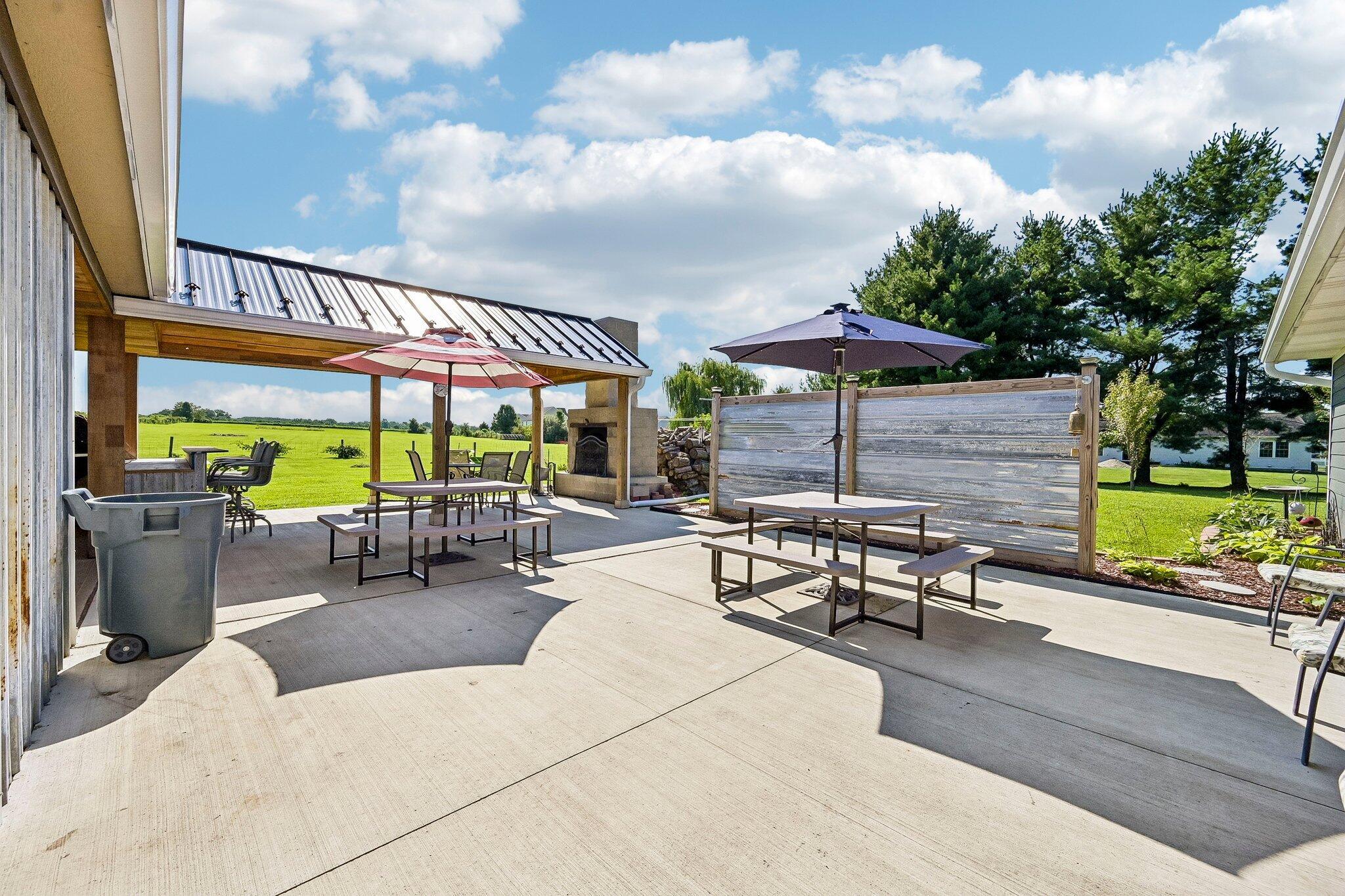 8103 York Road Southwest Pataskala, OH 43062 - Photo 51 of 92 outdoor living area