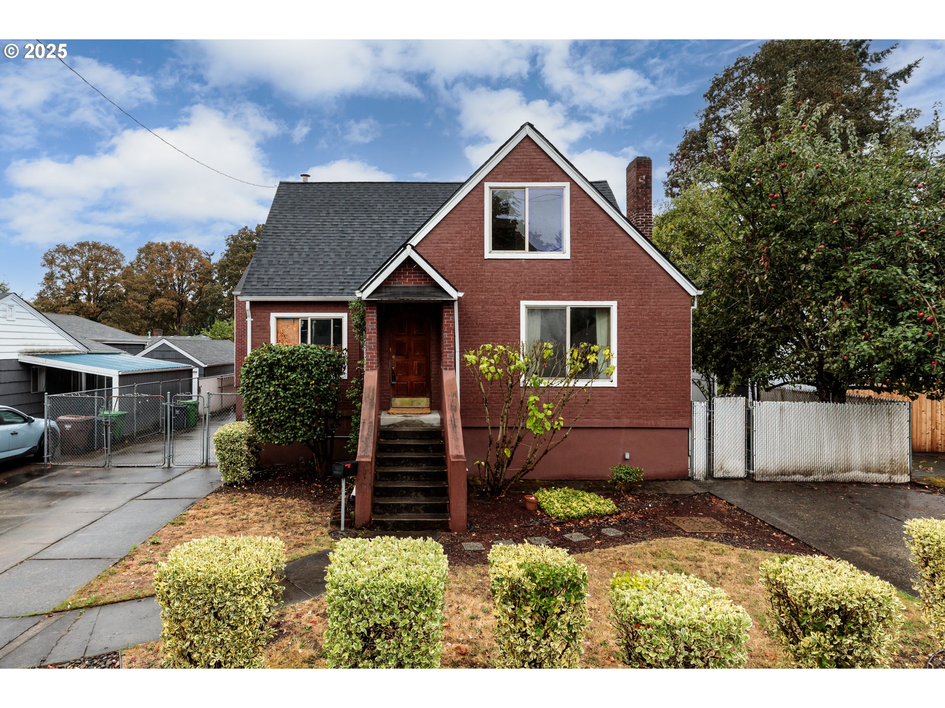 169 MacArthur Street St. Helens, OR 97051 - Photo 2 of 31 a front view of a house with a yard
