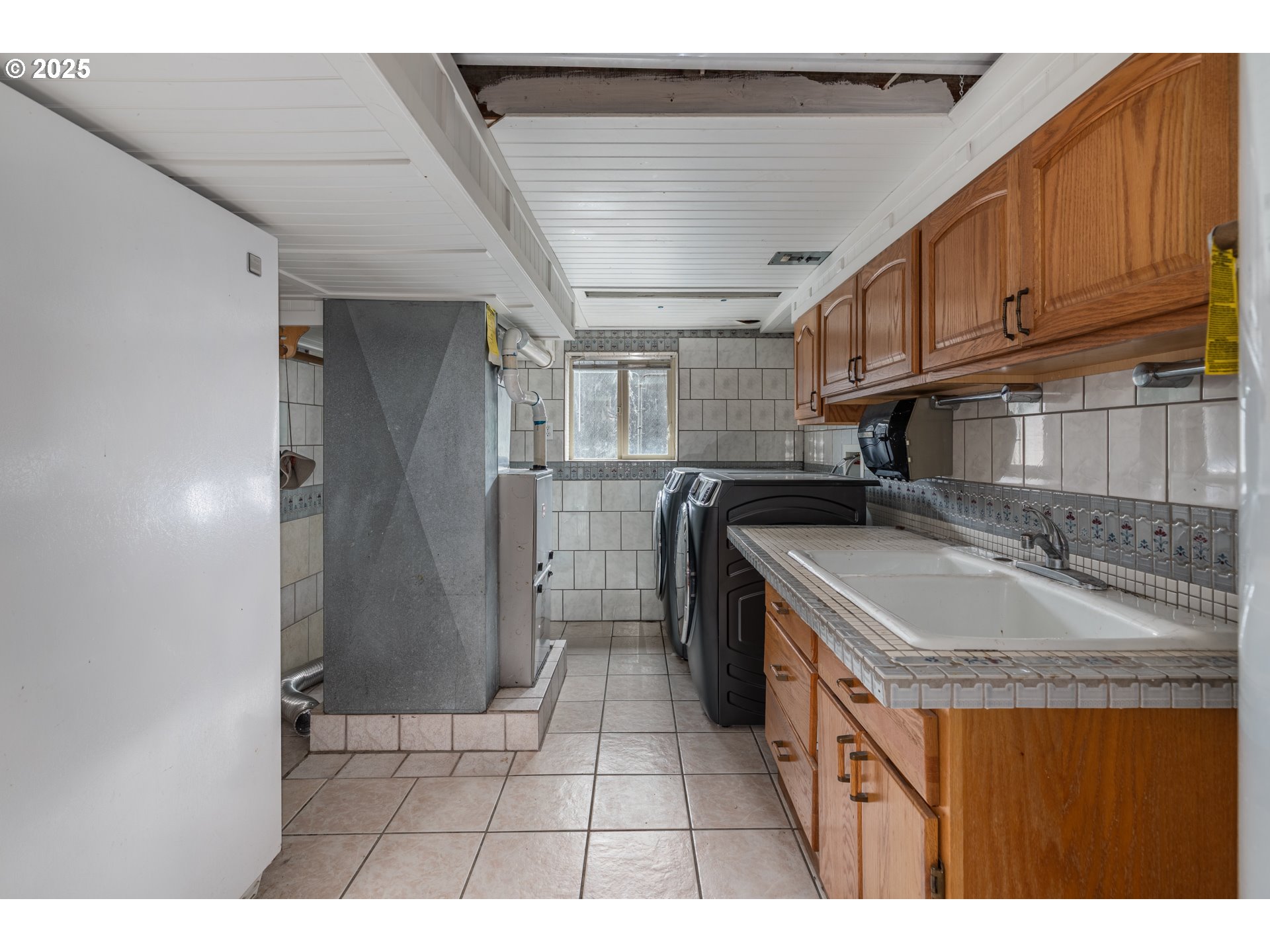 169 MacArthur Street St. Helens, OR 97051 - Photo 23 of 31 a kitchen with stainless steel appliances granite countertop a sink stove and refrigerator