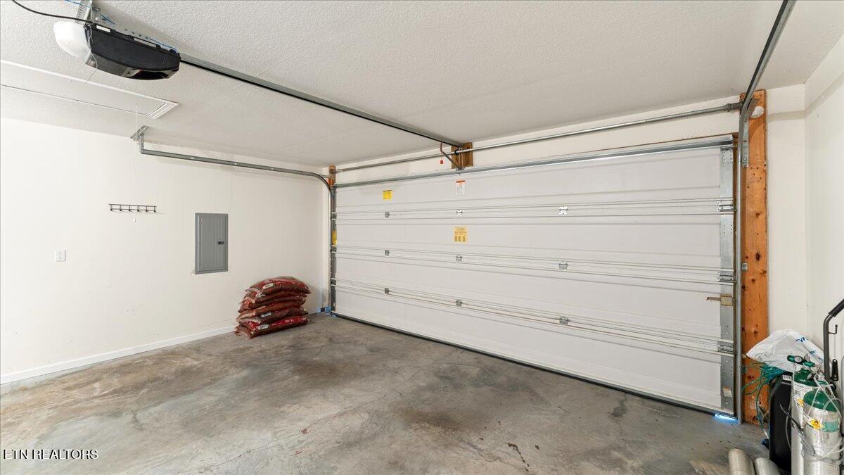 507 Drakewood Road Knoxville, TN 37924 - Photo 17 of 21 18-Garage