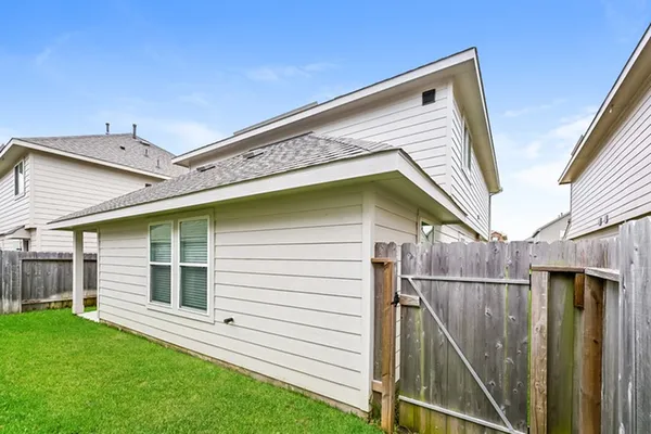 a view of a house with a backyard
