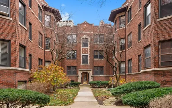 $2,900 | 529 West Brompton Avenue, Unit 2S, Chicago, IL 60657
