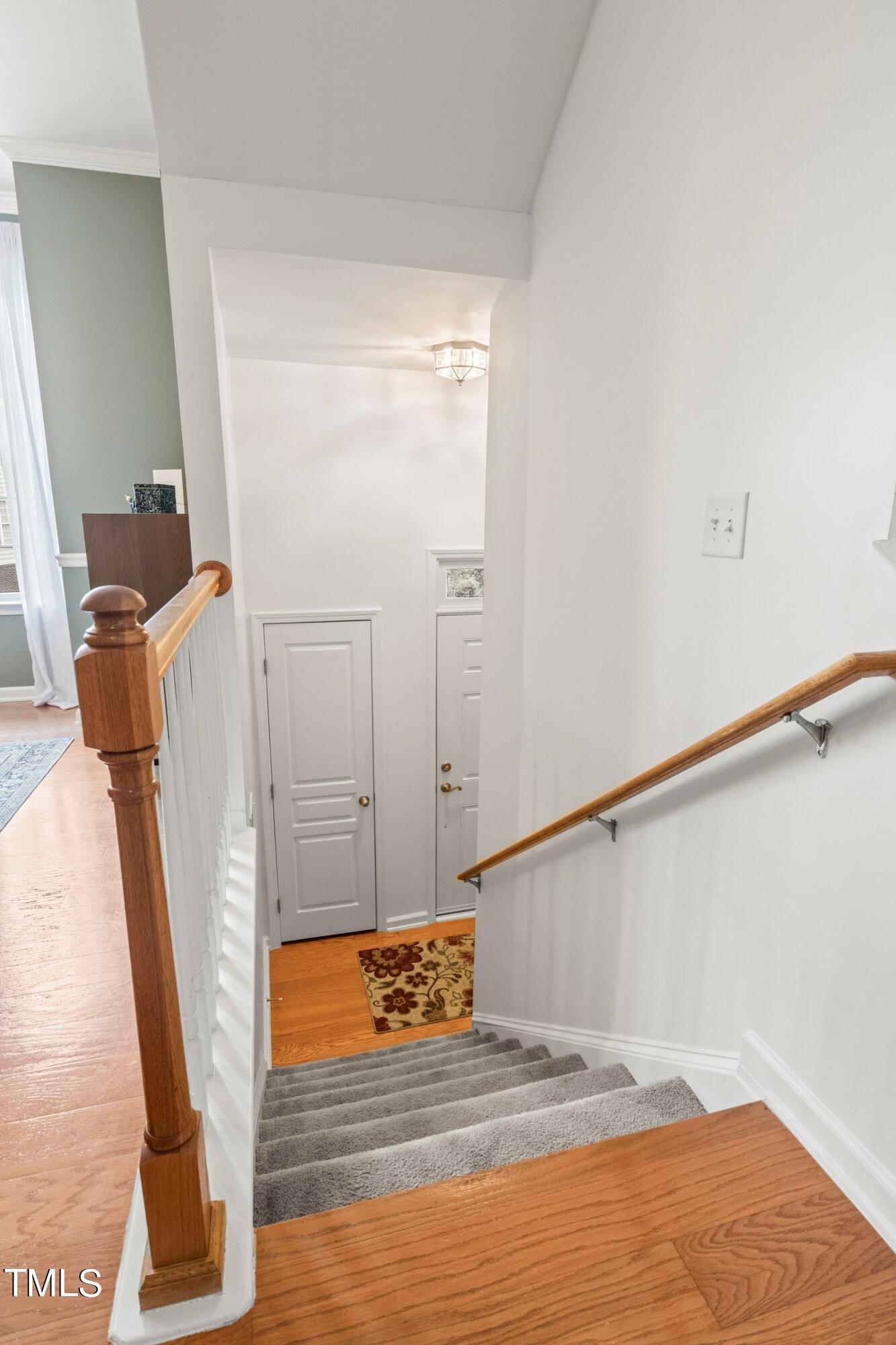 5476 Crescentview Parkway Raleigh, NC 27606 - Photo 3 of 36 26-202404115476 Crescentview Pkwy_0020 -