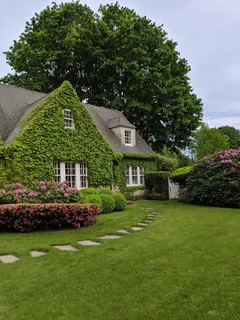 Undisclosed Address, Southampton, NY 11968
