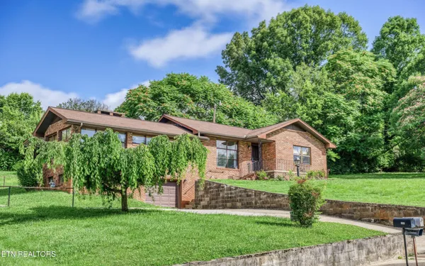$345,000 | 721 Woodview Drive Northeast, Knoxville, TN 37912