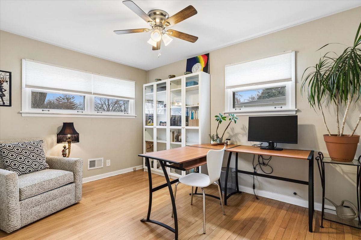 504 North Russel Street Mount Prospect, IL 60056 - Photo 12 of 19 a view of a livingroom with furniture and a workspace