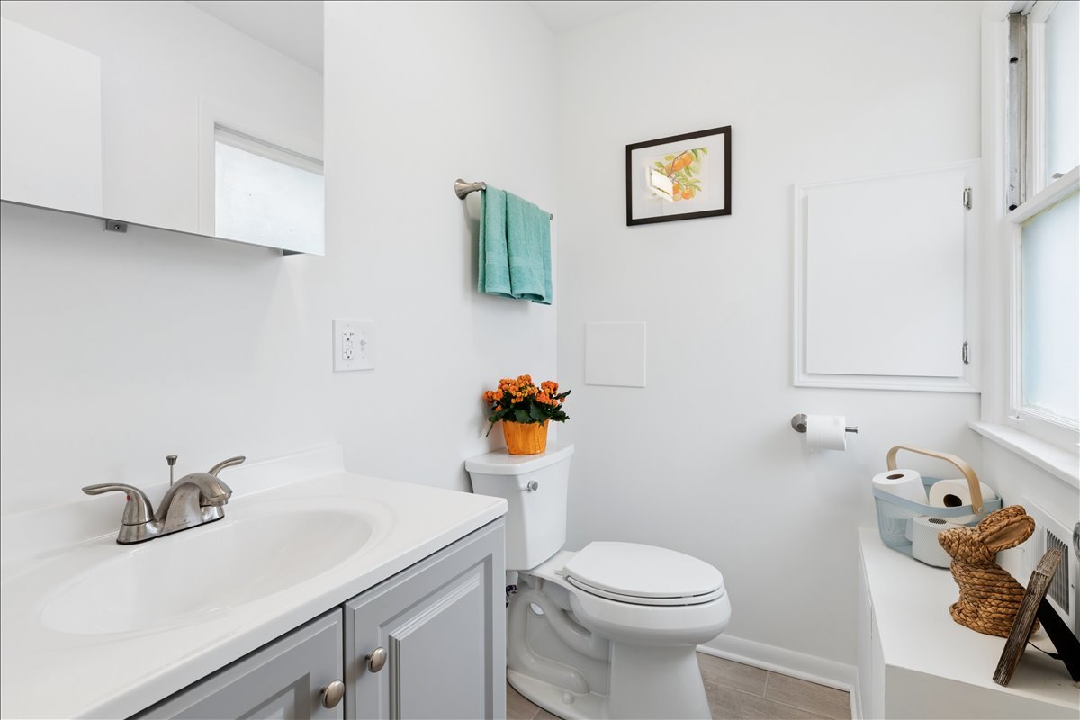 504 North Russel Street Mount Prospect, IL 60056 - Photo 10 of 19 a bathroom with a sink toilet and a mirror