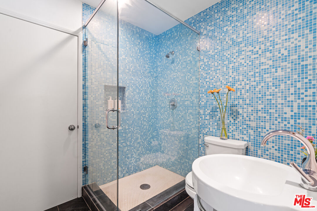 5481 Katherine Avenue Sherman Oaks, CA 91401 - Photo 11 of 26