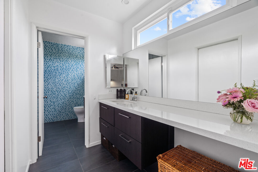 5481 Katherine Avenue Sherman Oaks, CA 91401 - Photo 17 of 26