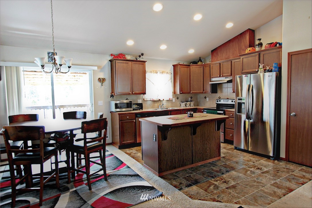 5825 Lowell Road Everett, WA 98203 - Photo 2 of 12
