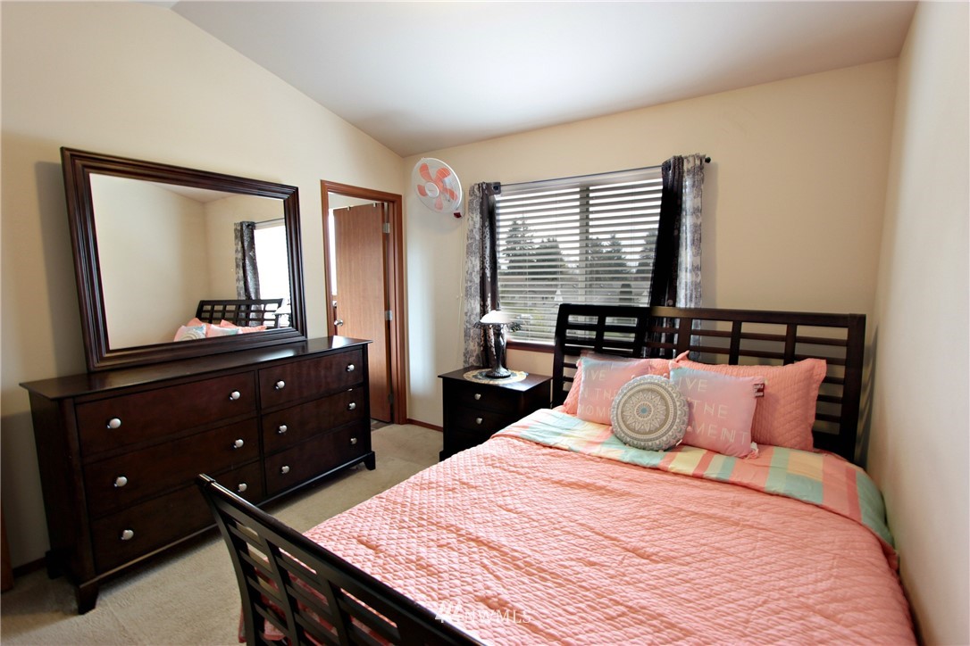 5825 Lowell Road Everett, WA 98203 - Photo 4 of 12