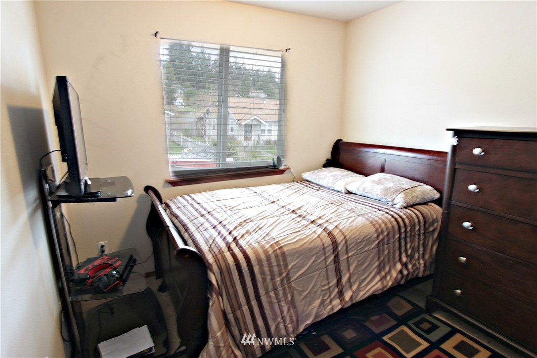 5825 Lowell Road Everett, WA 98203 - Photo 7 of 12