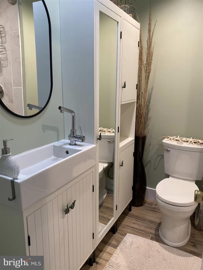 13803 Fountain Road Ocean City, MD 21842 - Photo 16 of 23 a bathroom with a sink toilet and mirror