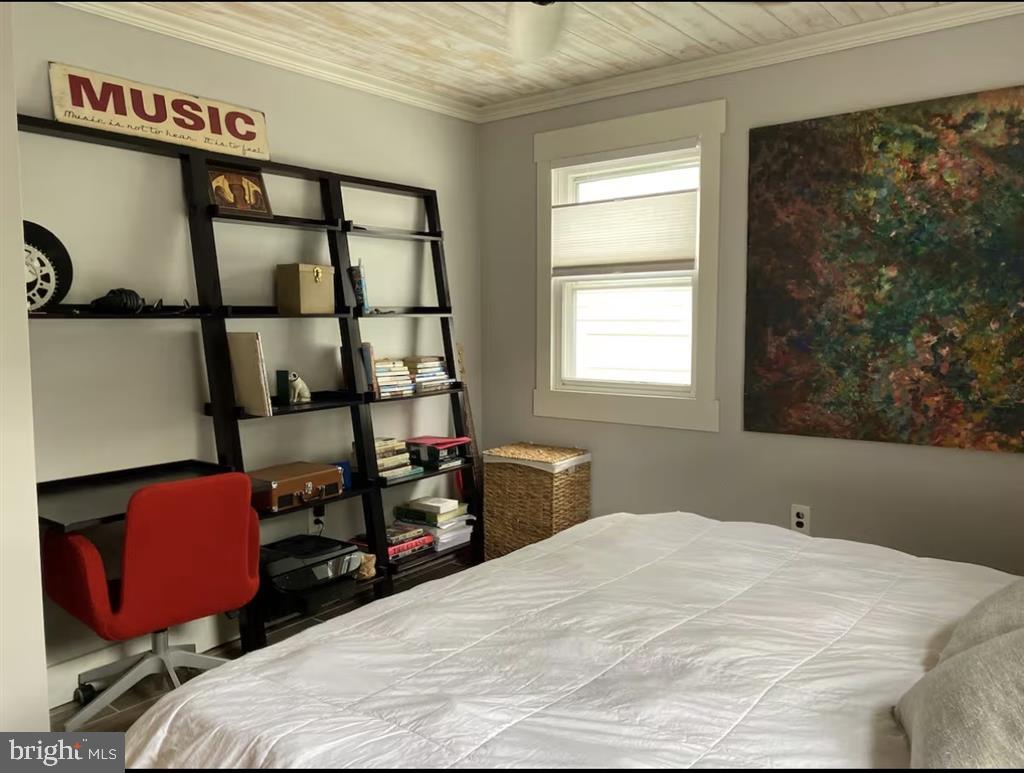 13803 Fountain Road Ocean City, MD 21842 - Photo 2 of 23 a bedroom with a bed and a window