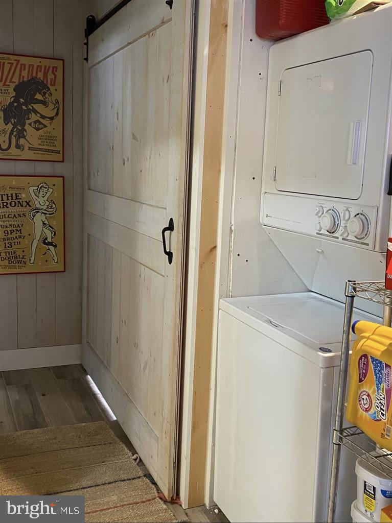 13803 Fountain Road Ocean City, MD 21842 - Photo 6 of 23 a bathroom with a shower and a sink