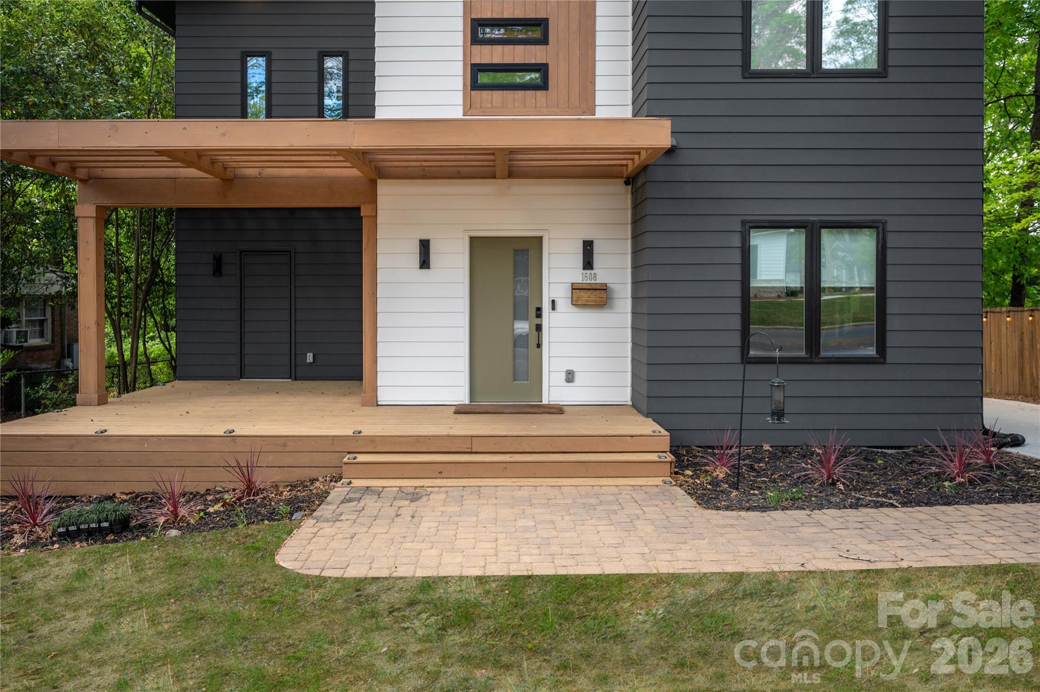1608 Chippendale Road Charlotte, NC 28205 - Photo 3 of 13