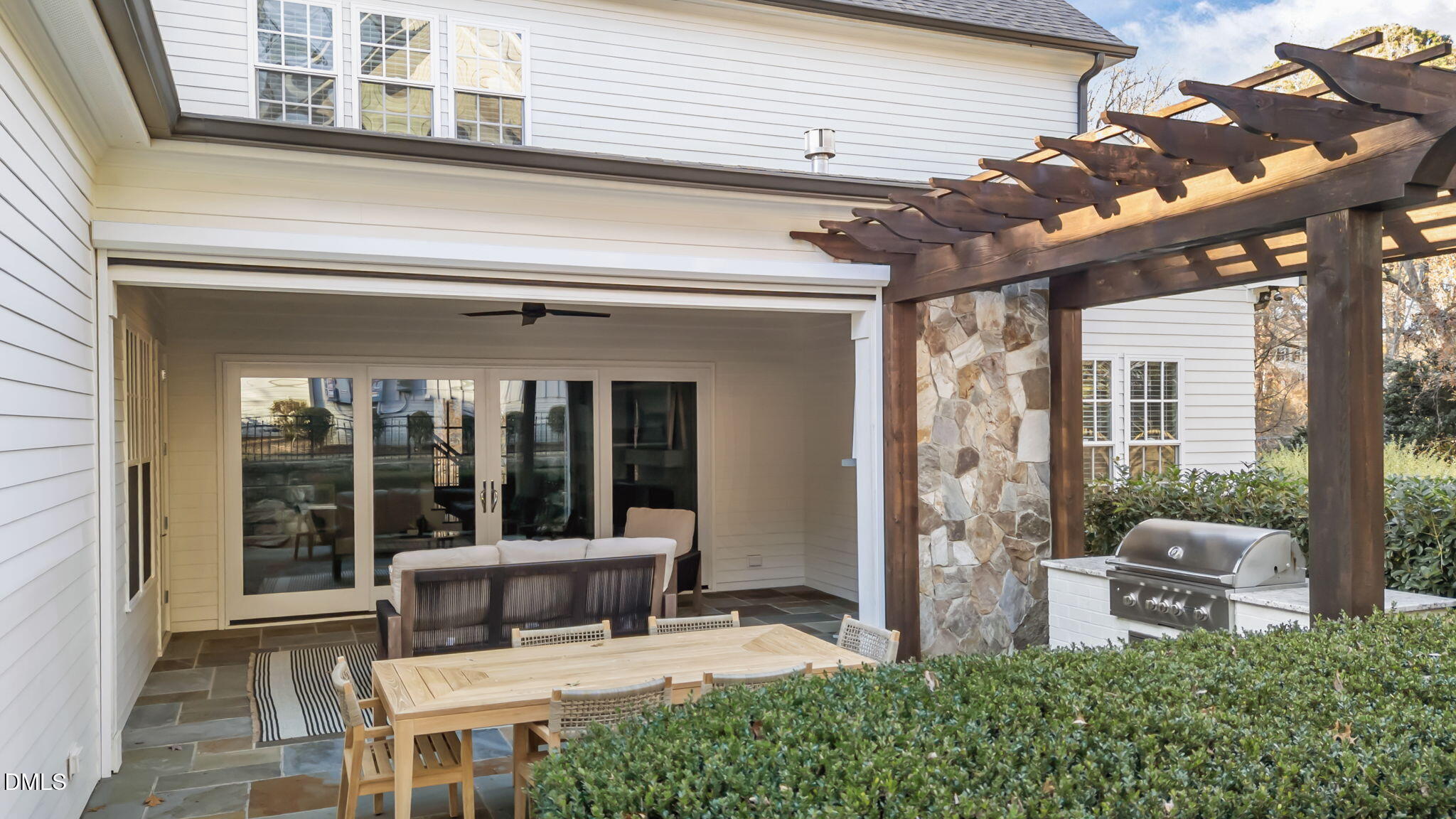 2600 Oxford Road Raleigh, NC 27608 - Photo 42 of 42 a view of a patio with table and chairs