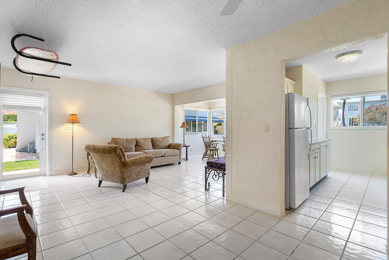 5700 Old Ocean Boulevard, Unit V Ocean Ridge, FL 33435 - Photo 19 of 24 a living room with furniture