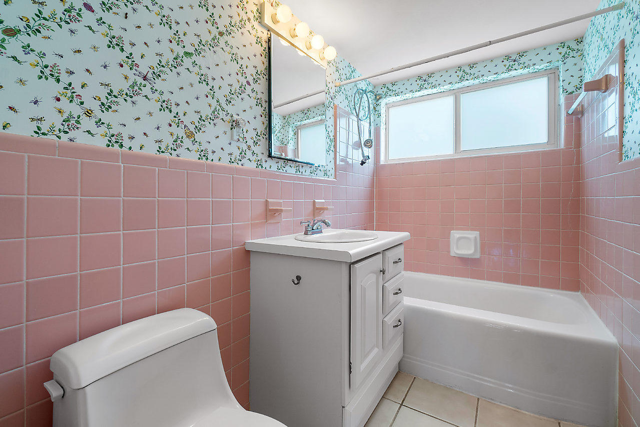 5700 Old Ocean Boulevard, Unit V Ocean Ridge, FL 33435 - Photo 21 of 24 a bathroom with a sink a toilet and bathtub