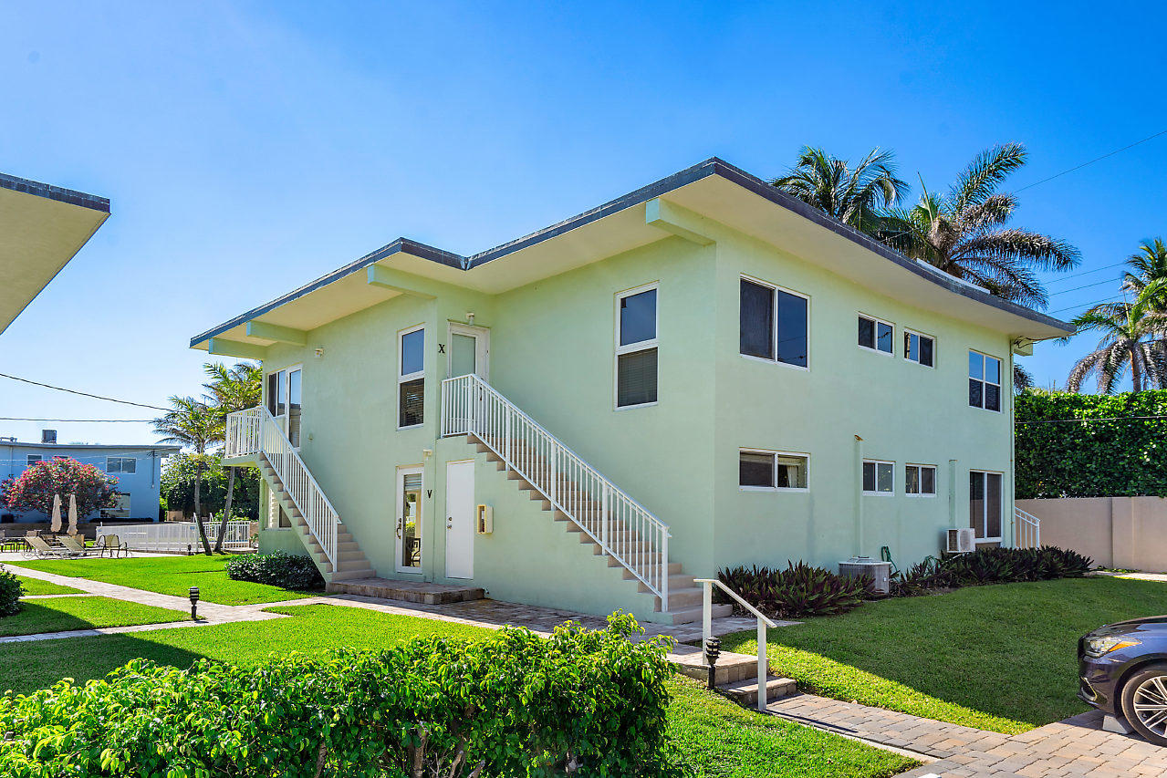 5700 Old Ocean Boulevard, Unit V Ocean Ridge, FL 33435 - Photo 3 of 24 a house view with a garden space
