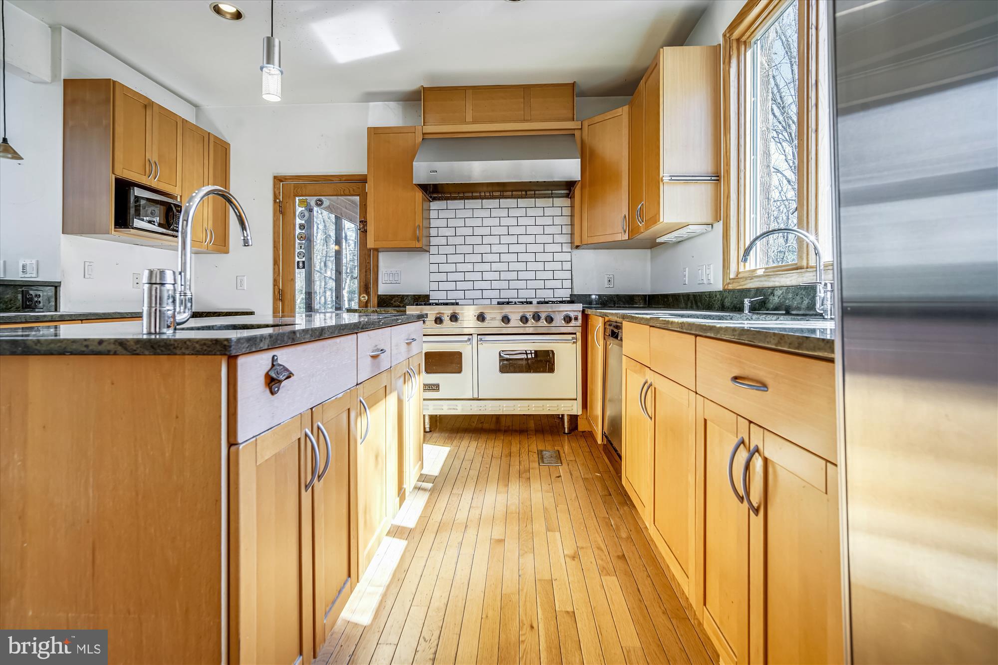 2751 Colonial Road Accokeek, MD 20607 - Photo 15 of 49 Granite and stainless
