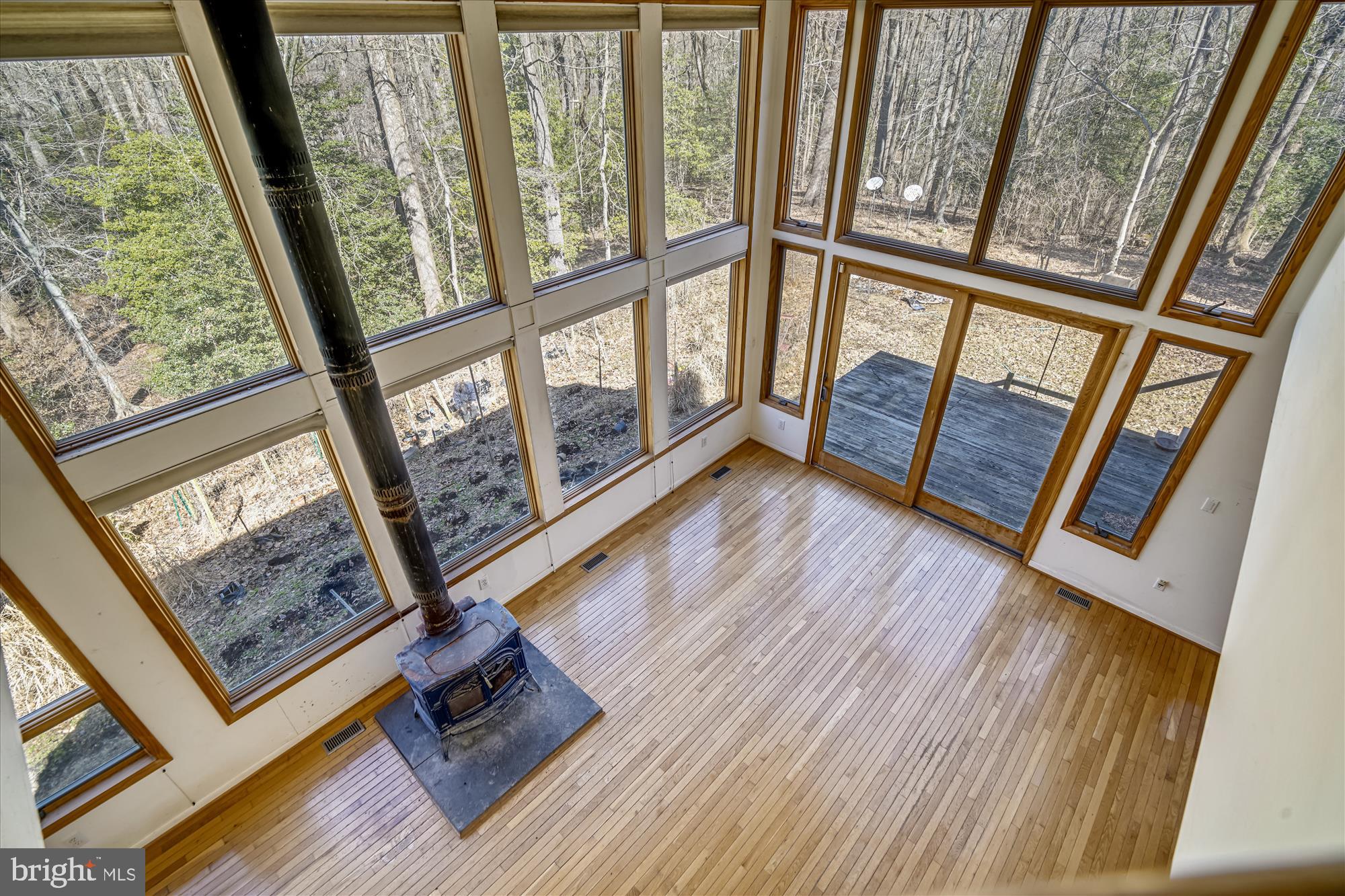 2751 Colonial Road Accokeek, MD 20607 - Photo 22 of 49 Great room from upper level balcony