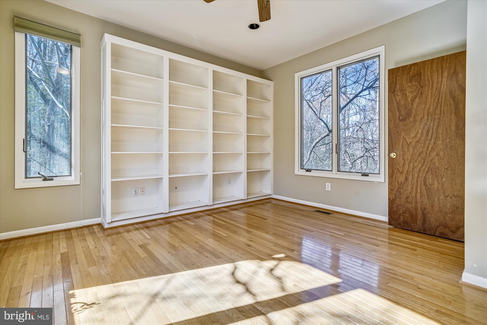 2751 Colonial Road Accokeek, MD 20607 - Photo 23 of 49 Main level office with built-in shelving