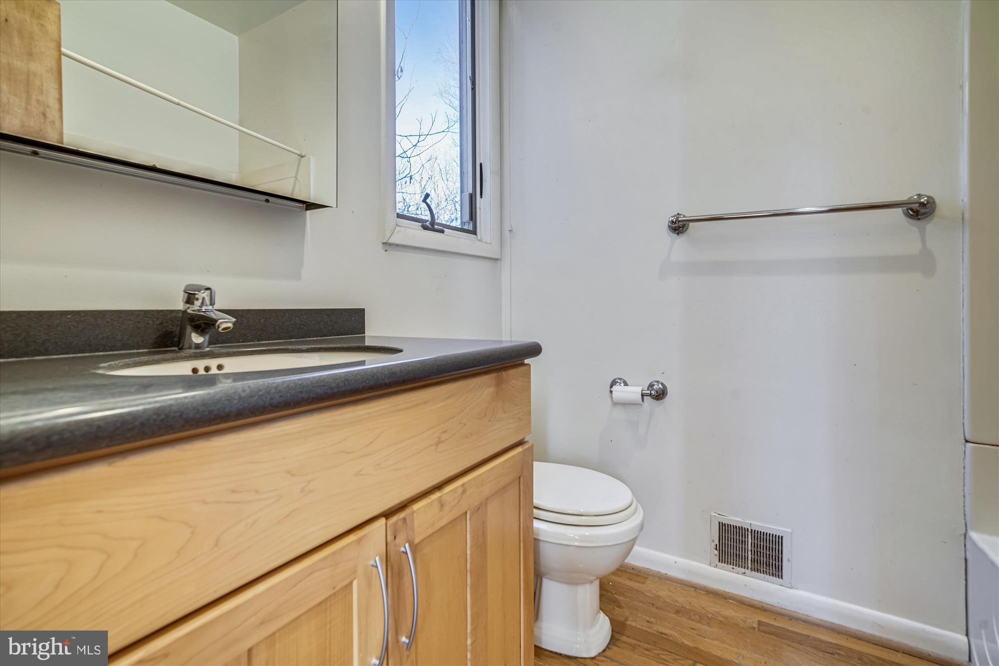 2751 Colonial Road Accokeek, MD 20607 - Photo 26 of 49 Main level full bath